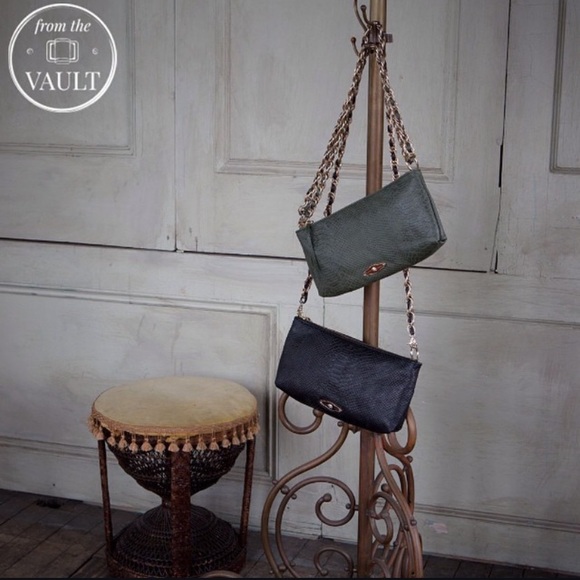 STUNNING Elliot Lucca Woven
Metallic Silver
Convertible Shoulder Bag - Picture 5 of 15